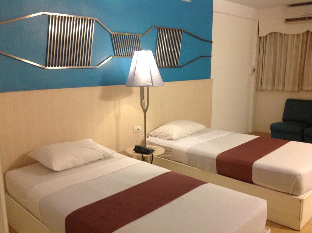 Highway Hotel Chiang Mai Esterno foto