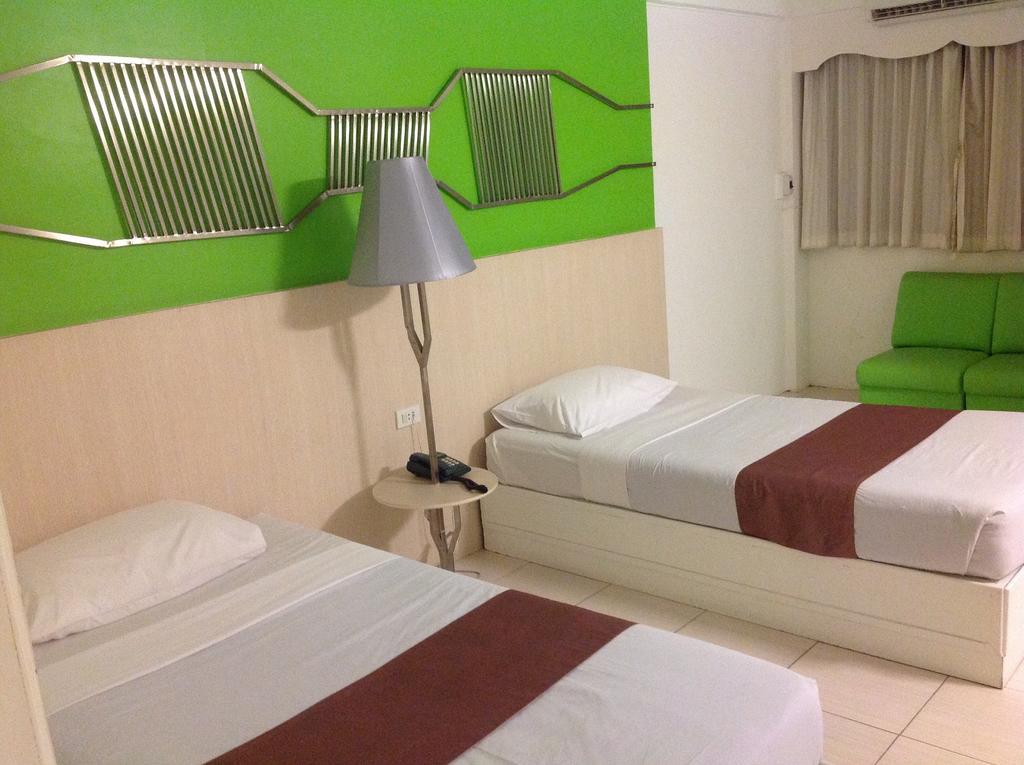 Highway Hotel Chiang Mai Esterno foto