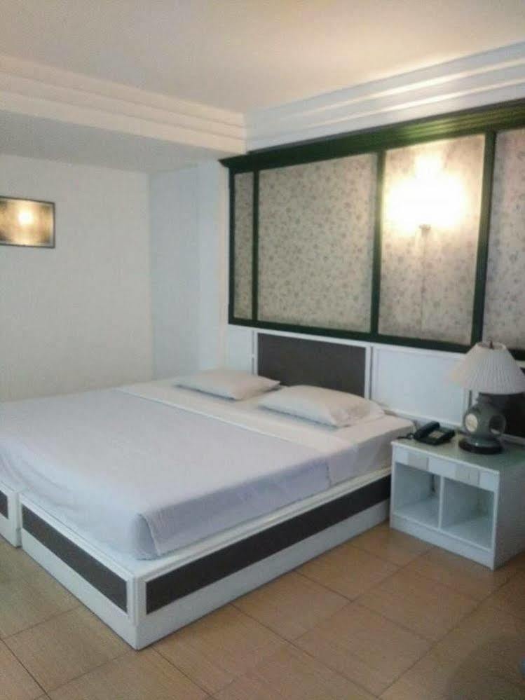 Highway Hotel Chiang Mai Esterno foto