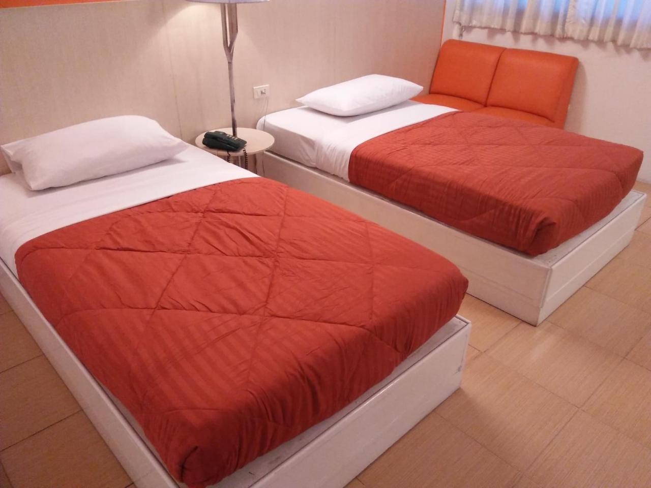 Highway Hotel Chiang Mai Esterno foto